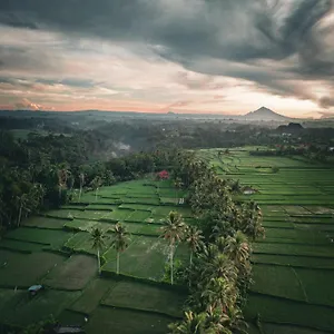 Ayu Duwur Beji Индонезия